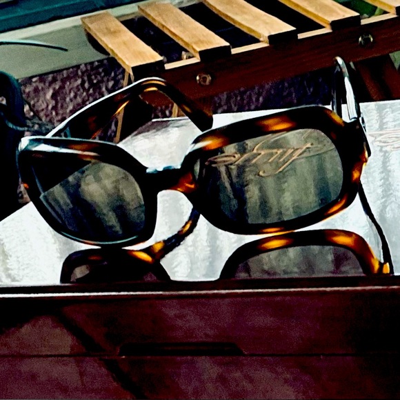 VERSACE SUNGLASSES - Picture 1 of 14